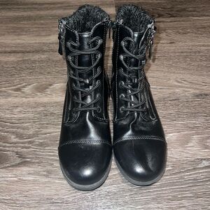 NWOT Kohl’s Black Laced Zip-Up Women's Boots size US 8